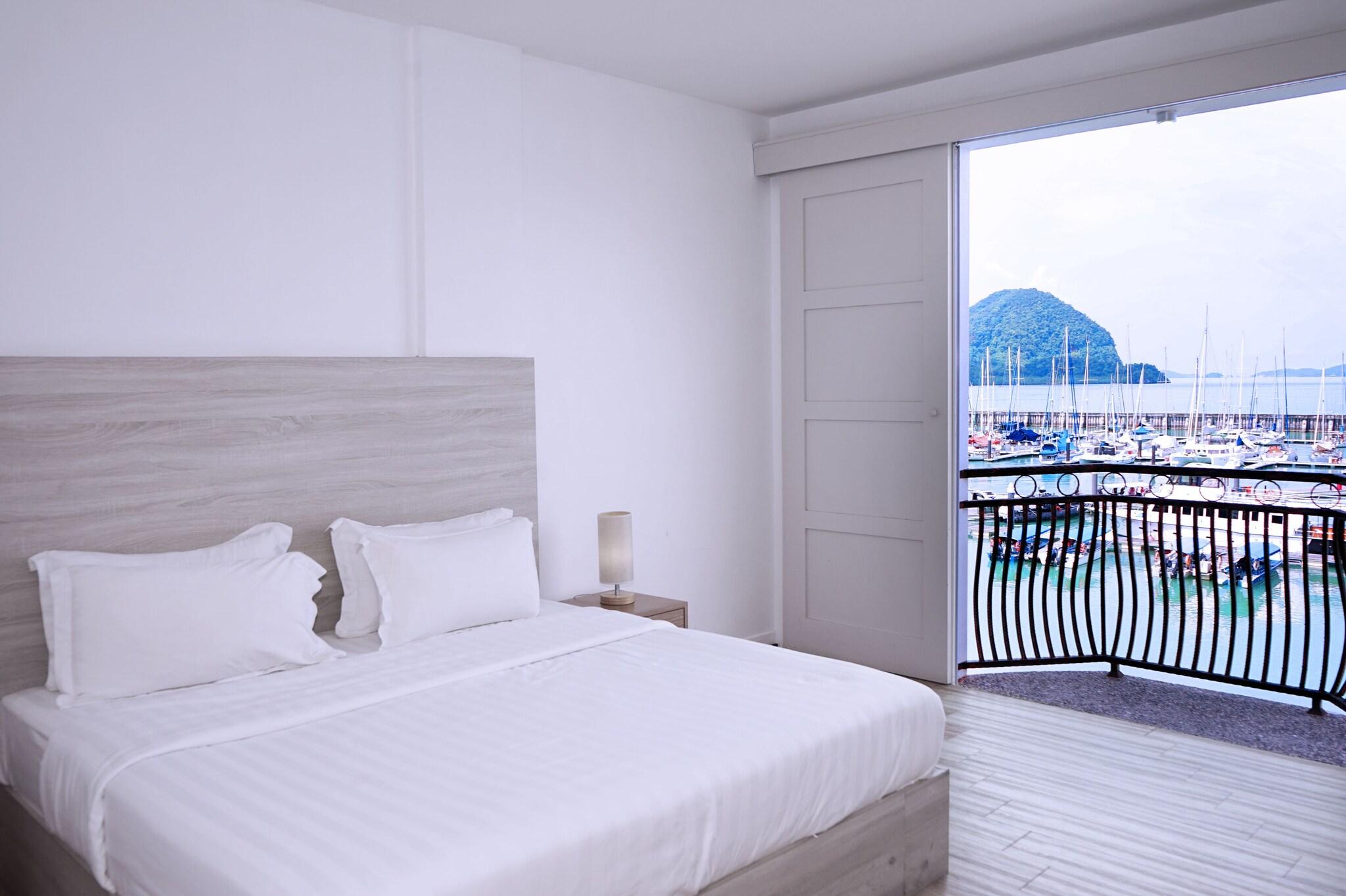 Commodore, Suite, King Bed