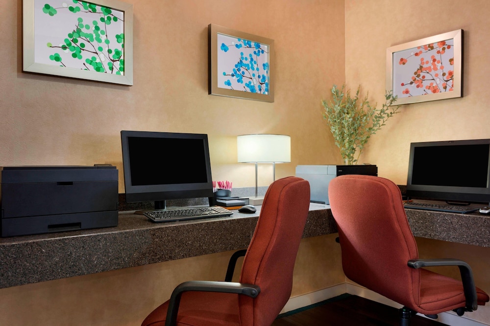 Residence Inn Houston The Woodlands / Lake Front Circle 38/50