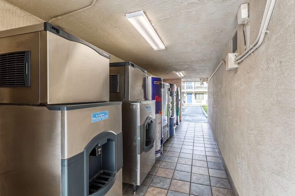 Motel6 El Paso, TX - East 26/32