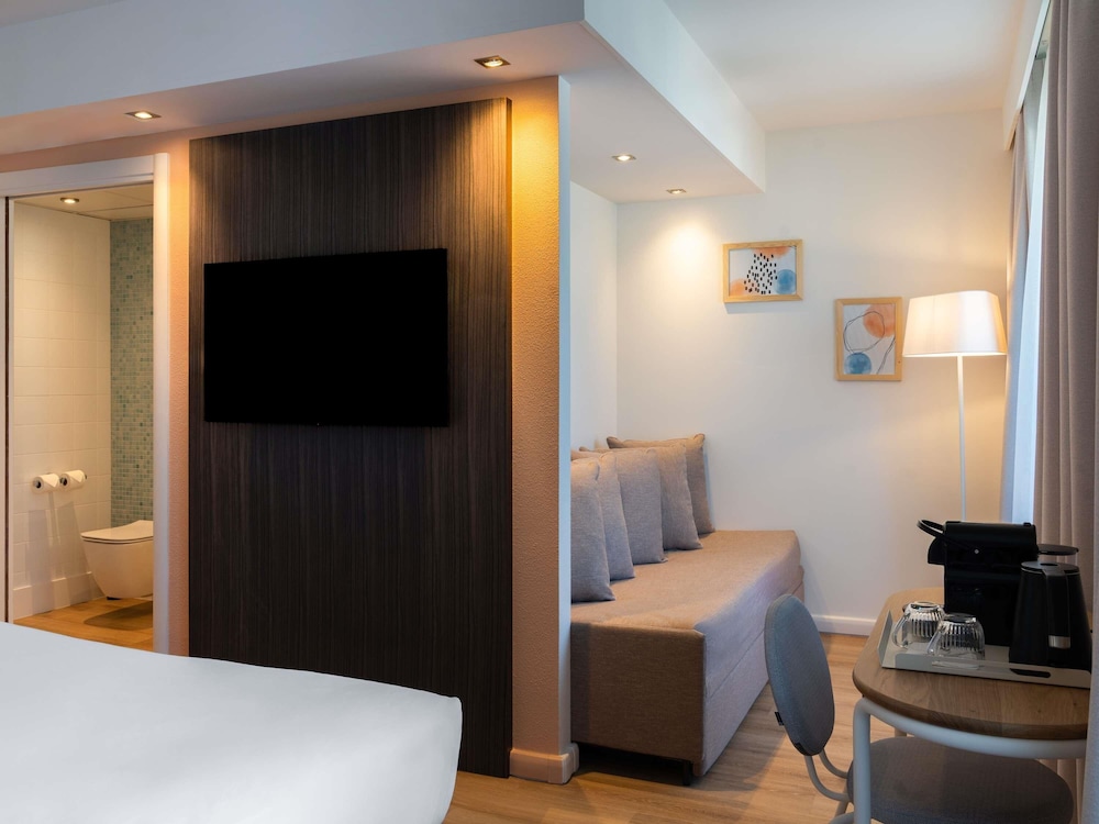 جناح بسرير مزدوج بشرفة مع أريكة، Ibis Styles Paris Porte D Orleans Hotel 3/7