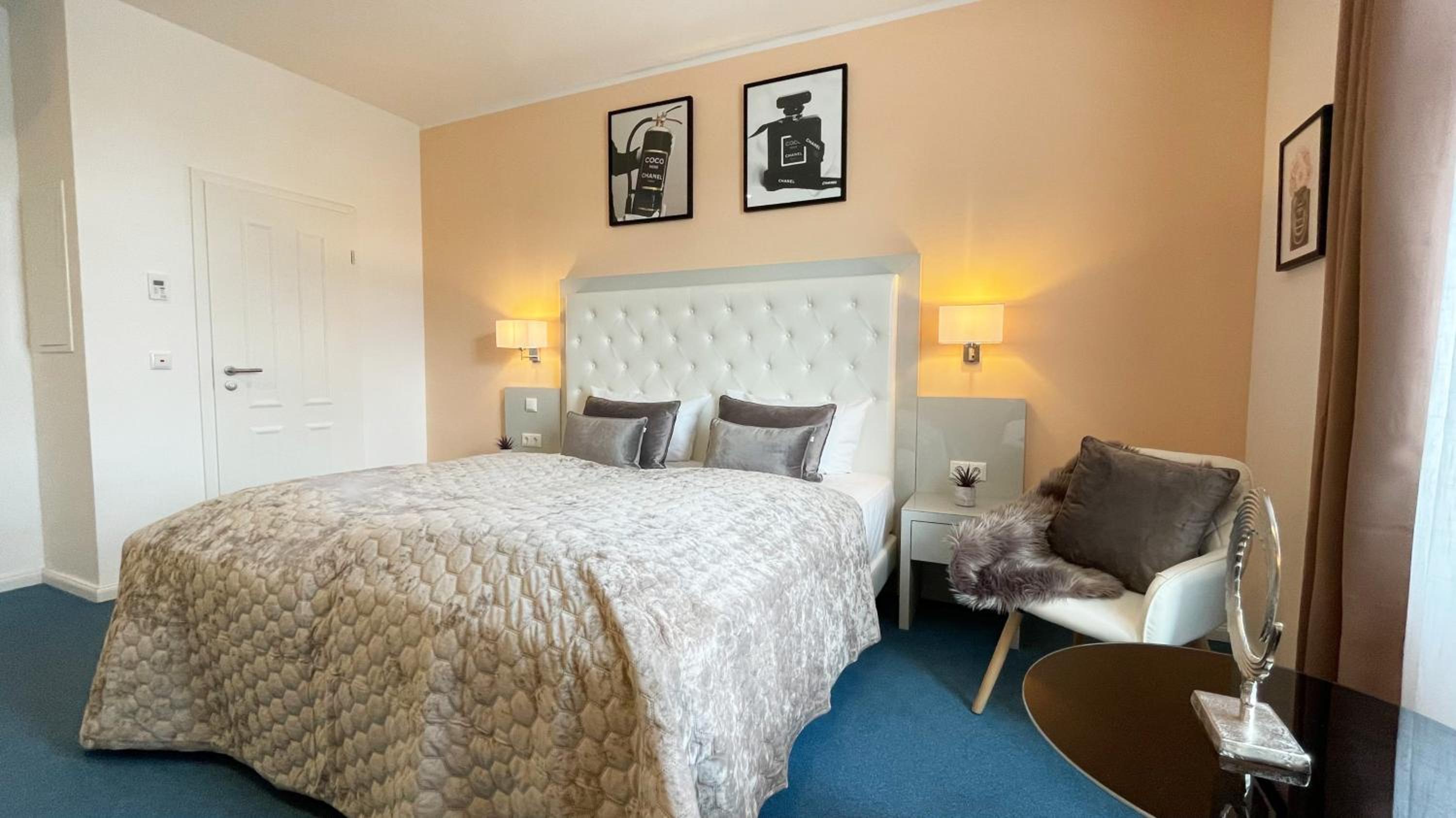 غرفة كبيرة بسرير مزدوج بإطلالة على النهر، Rhein Hotel St.Martin 9/10
