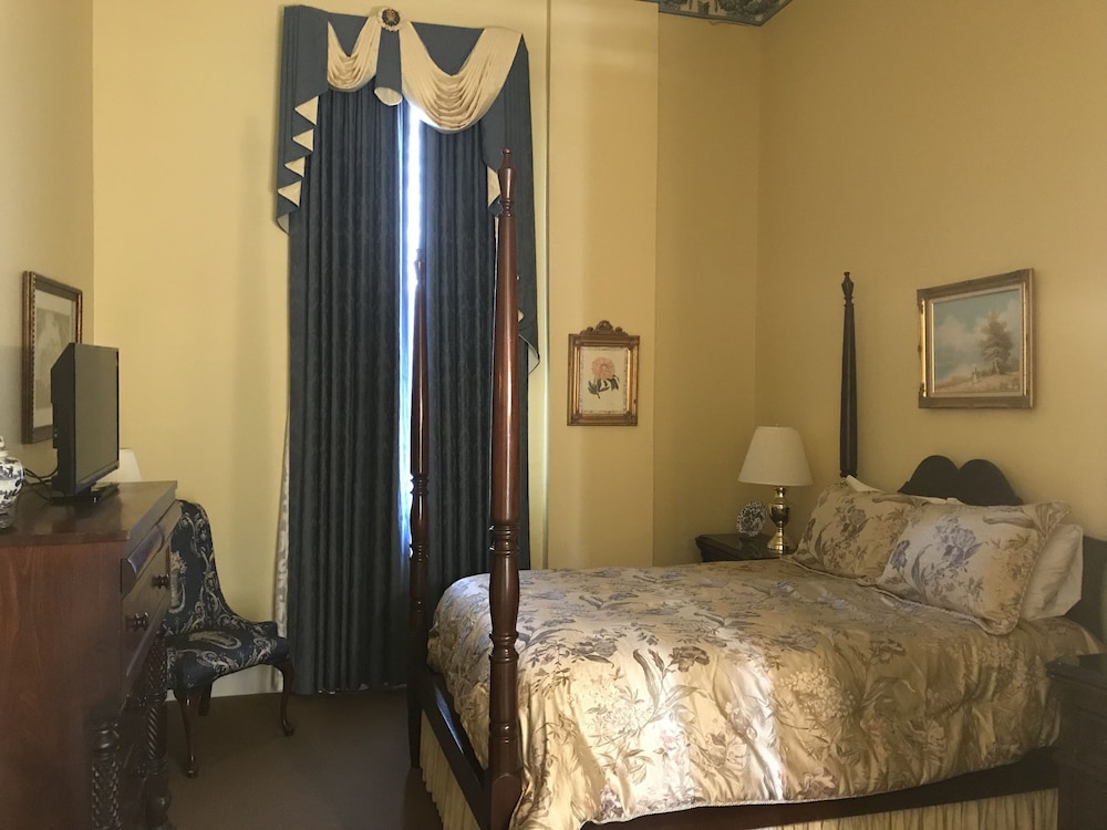 The Guest House Historic Mansion 19/73