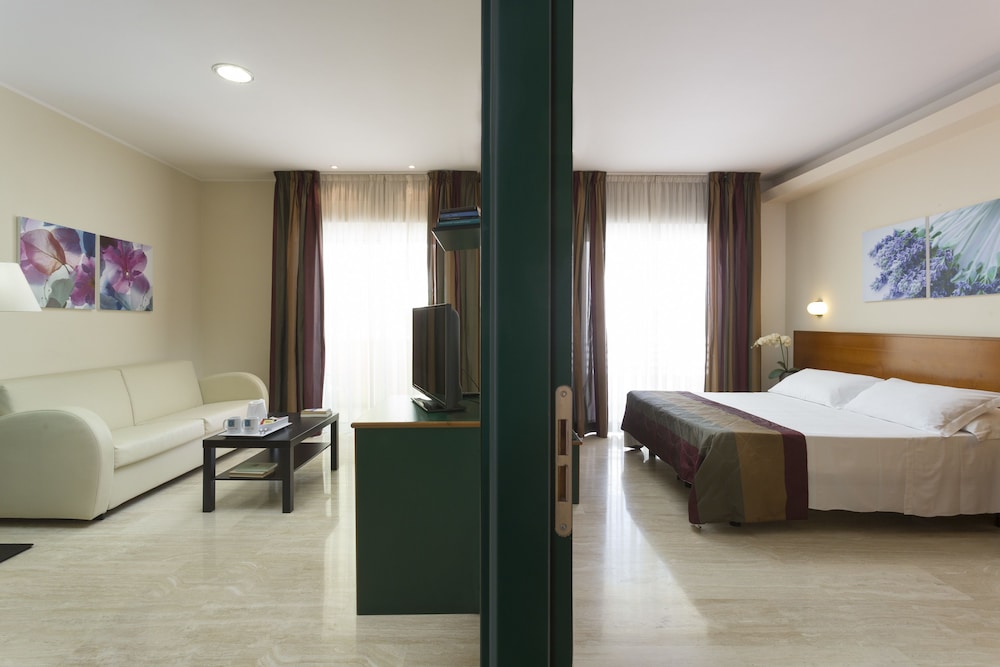 Astoria Suite Hotel 9/41