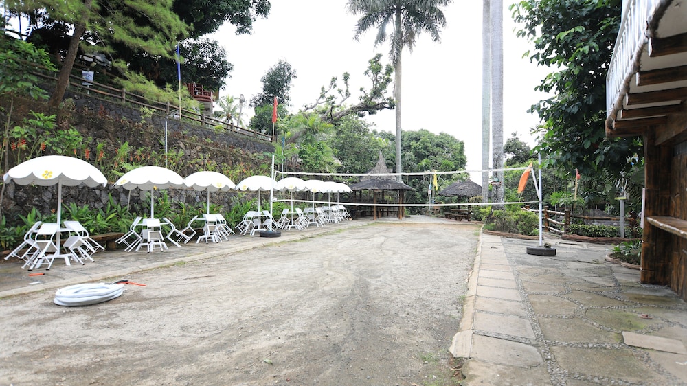 Loreland Farm Resort 13/66