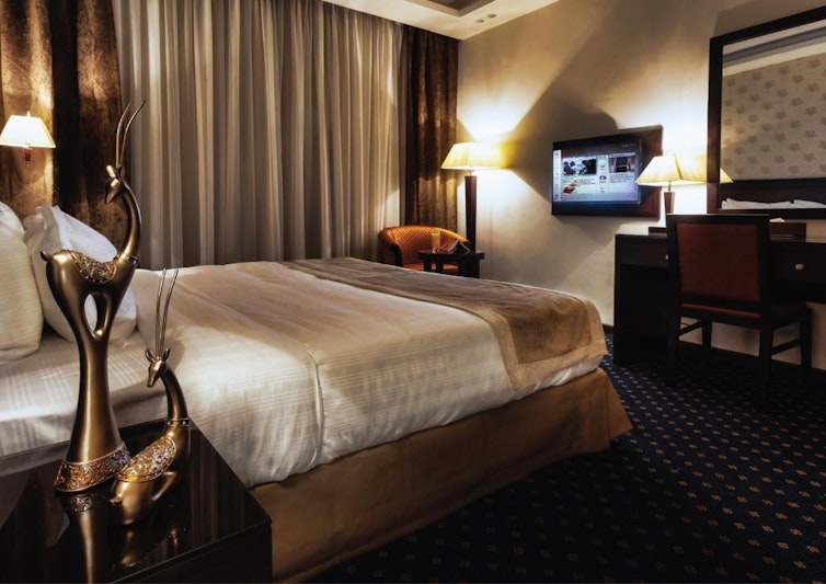 Seven Roses Hotel 9/49