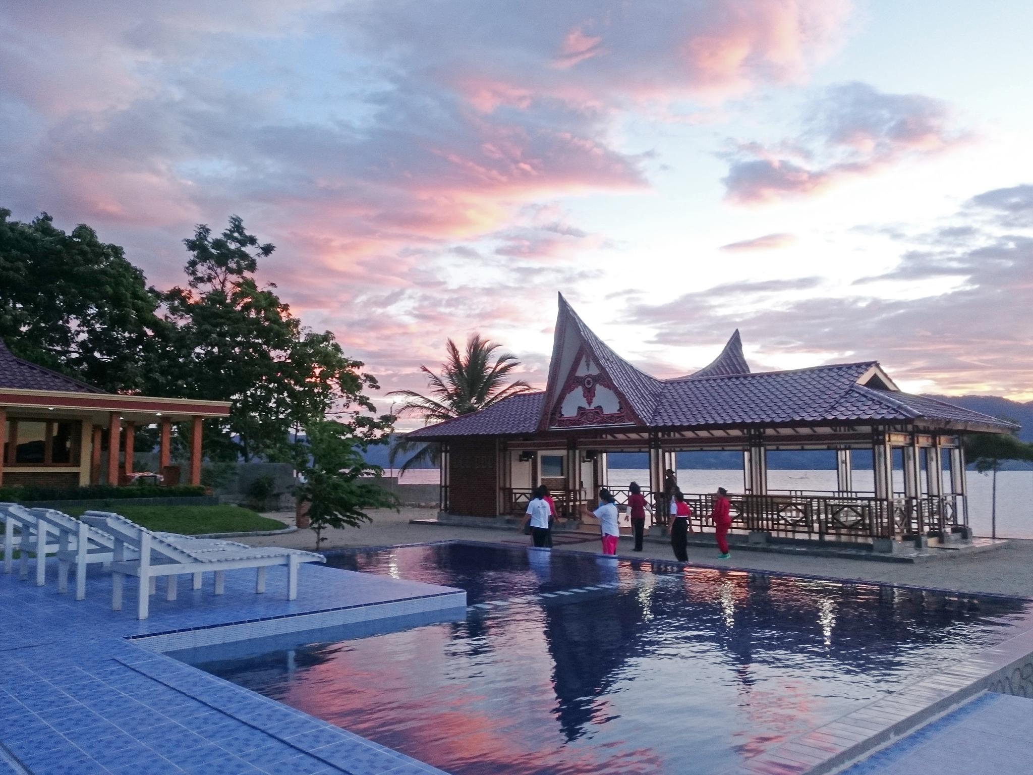 Rogate Beach Hotel 10/15