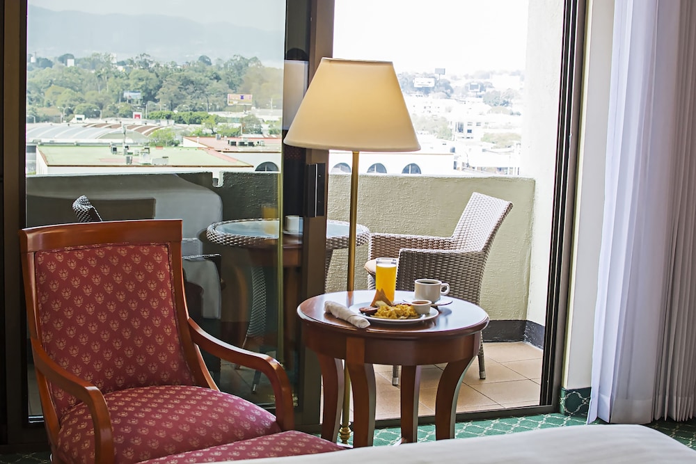 Barcelo Guatemala City 44/70