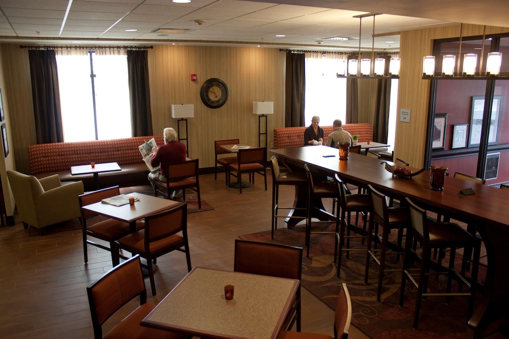 Hampton Inn Burlington, WI 42/58