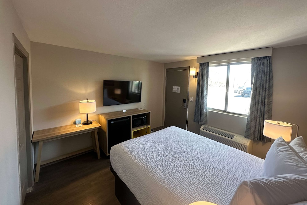 Days Inn by Wyndham Farmington NM 32/59