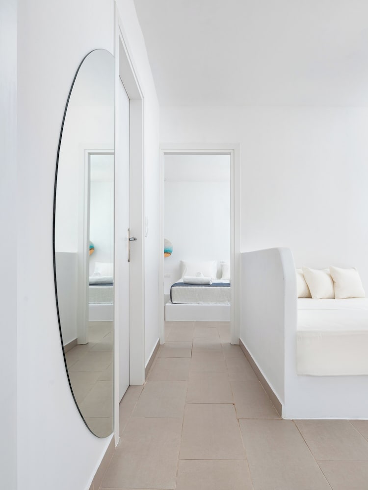 Voca Hotel & Suites 15/40