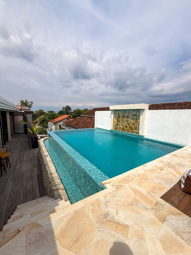 The Hita Uluwatu 8/10