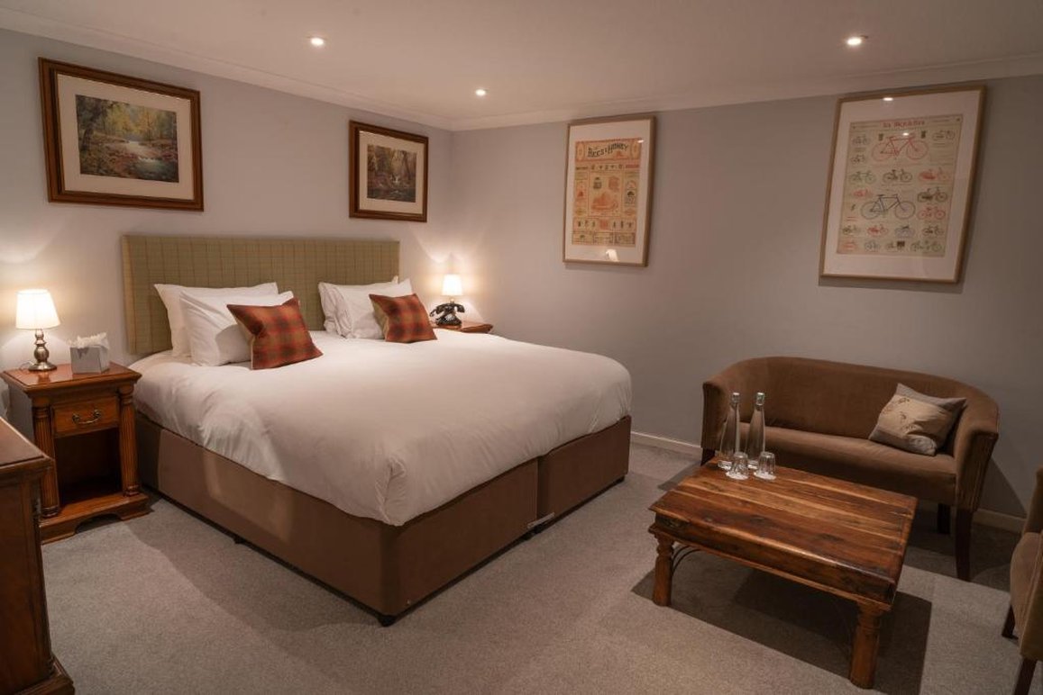 THE WHITE HART HOTEL 17/48