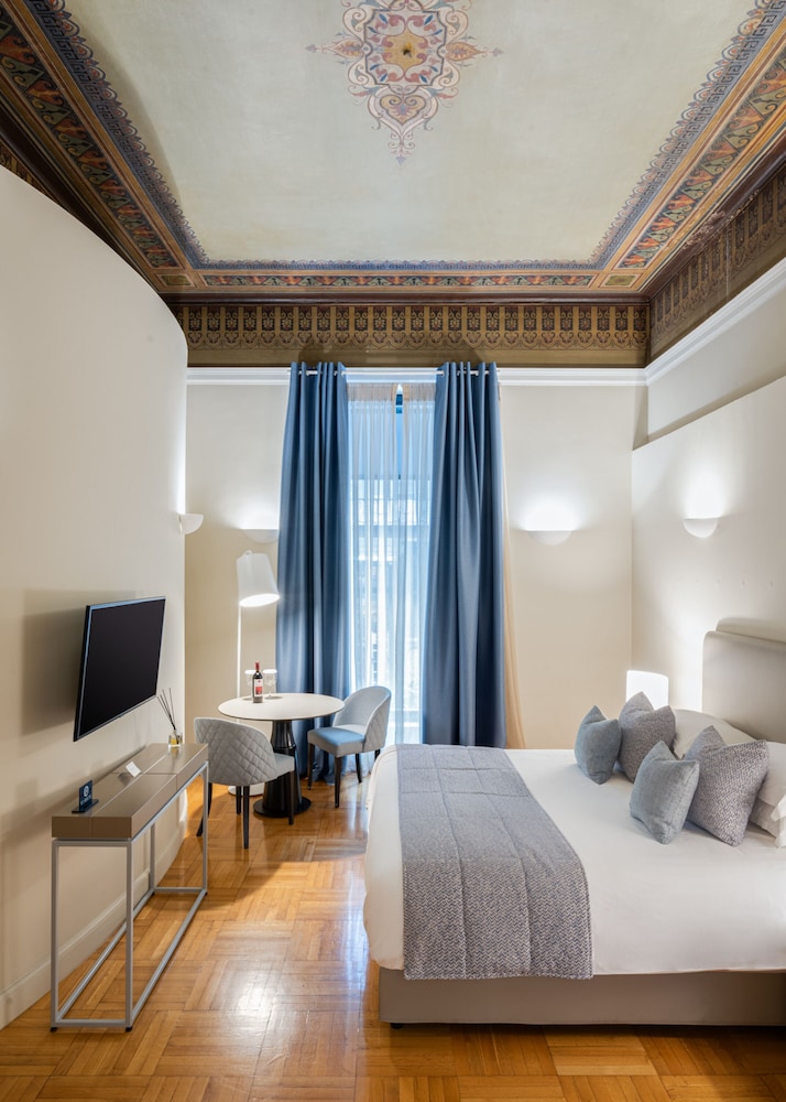 33 Solonos Suites 10/50