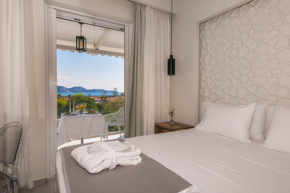 Litore Luxury Living 10/50