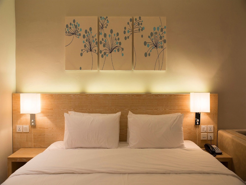 SUPERIOR, DELUXE, KING BED