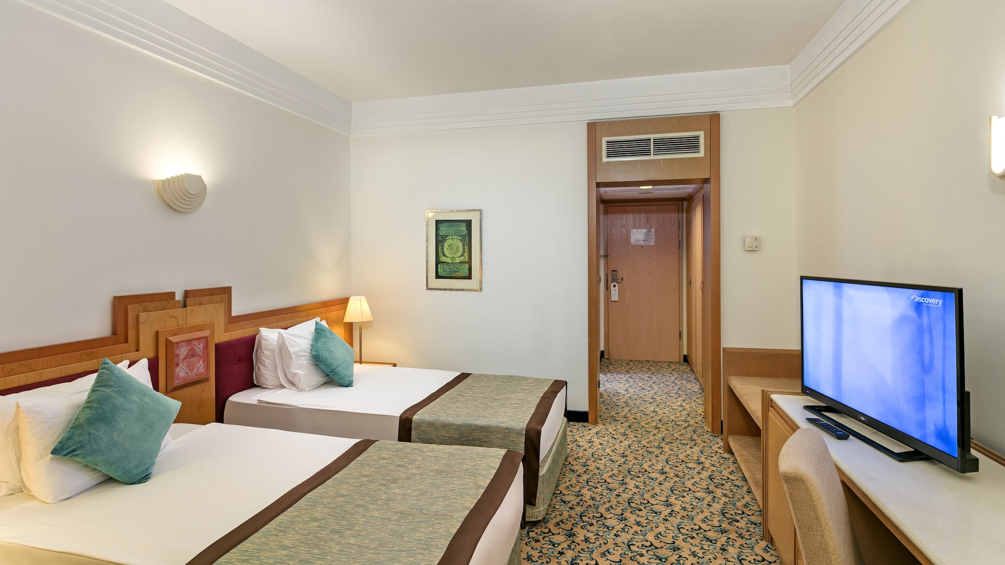 STANDARD, DOUBLE OR TWIN BED, CITY VIEW