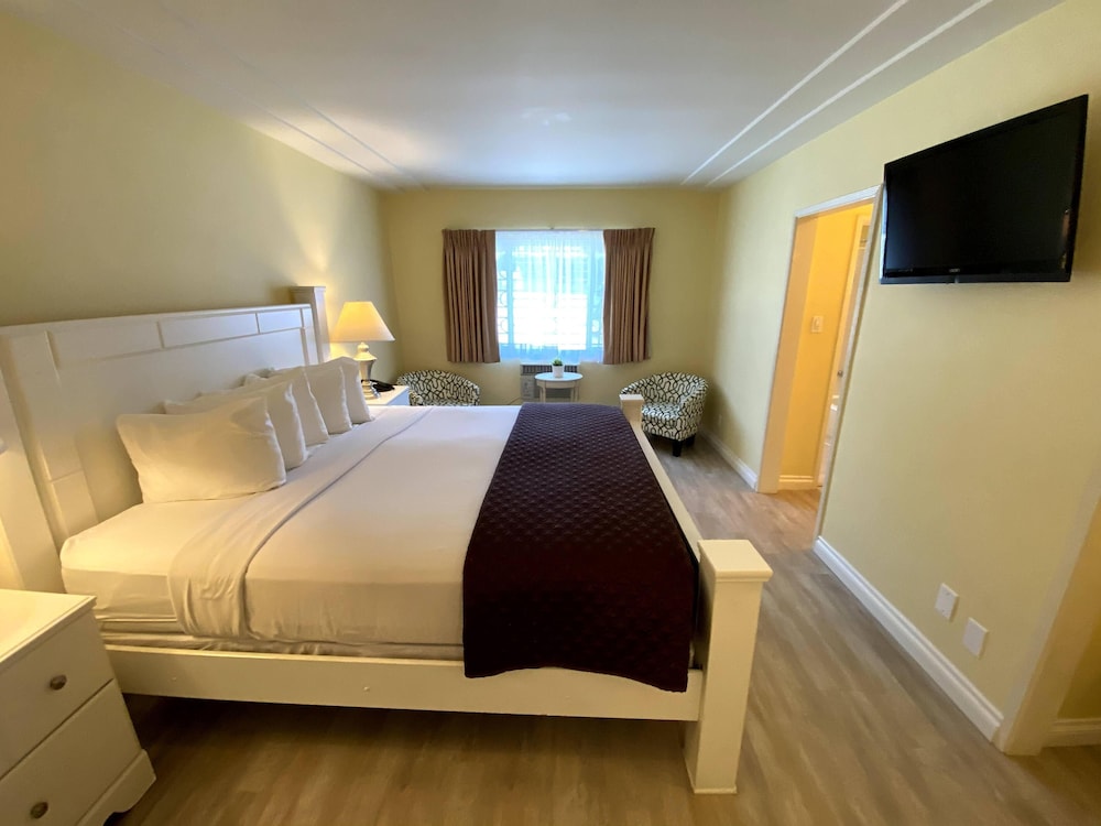 EXECUTIVE, KING BED