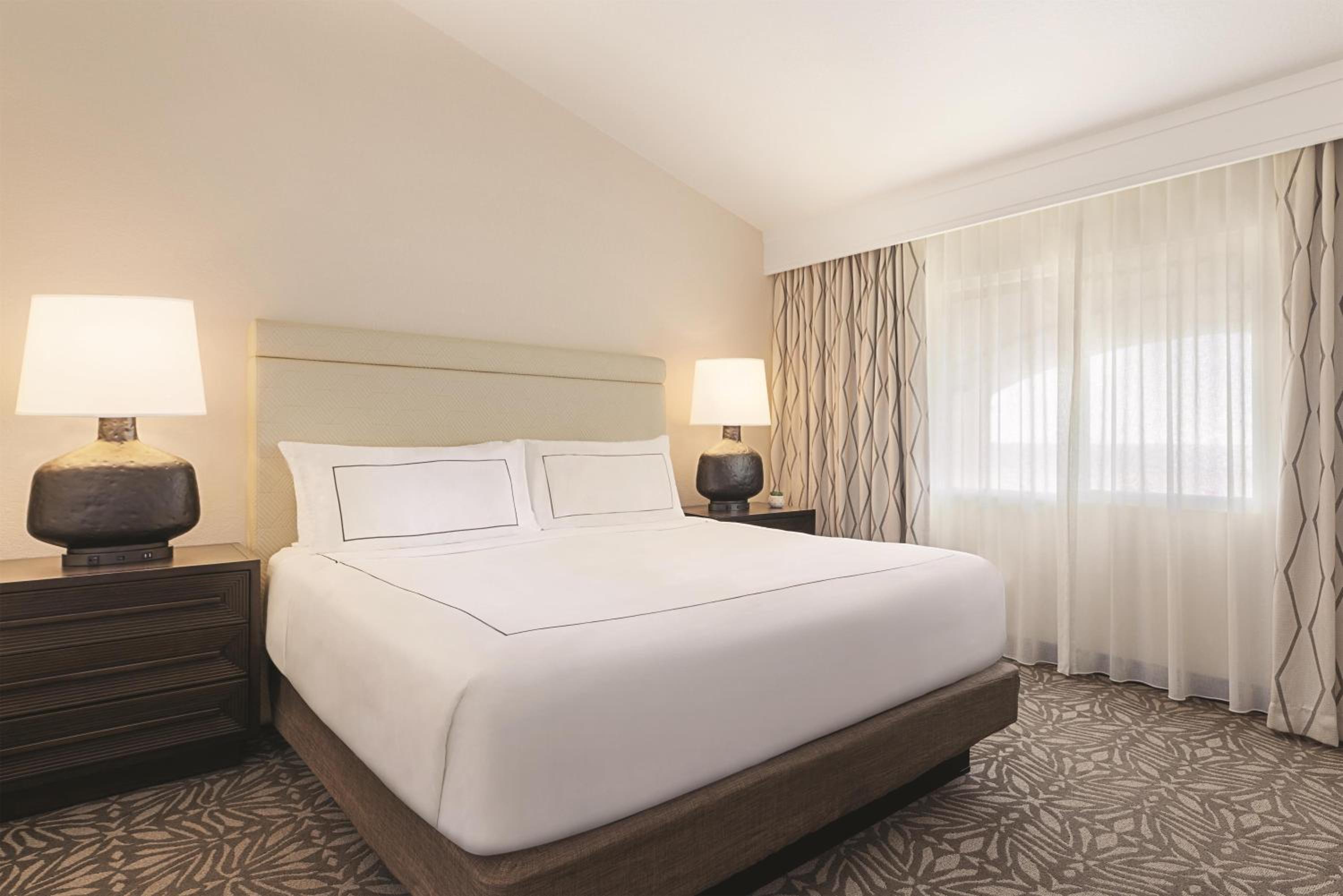 Suite, King Bed, Partial Ocean View, Sofa