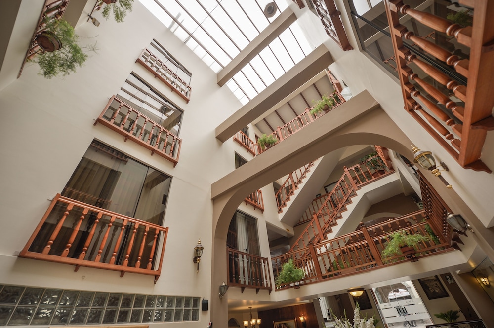 Ruinas Hotel 4/36