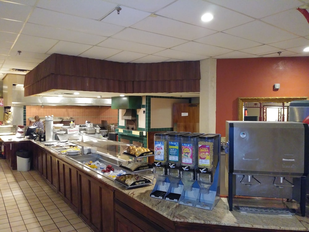 Quality Inn & Suites Fort Collins East 8/58