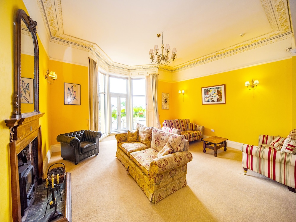 Crofton House Hotel 44/68