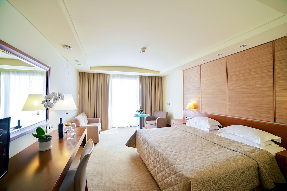 Room, Double Bed, Golf Course View