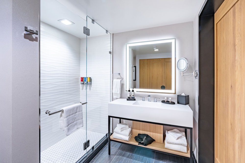 Pixar Place Hotel 59/60