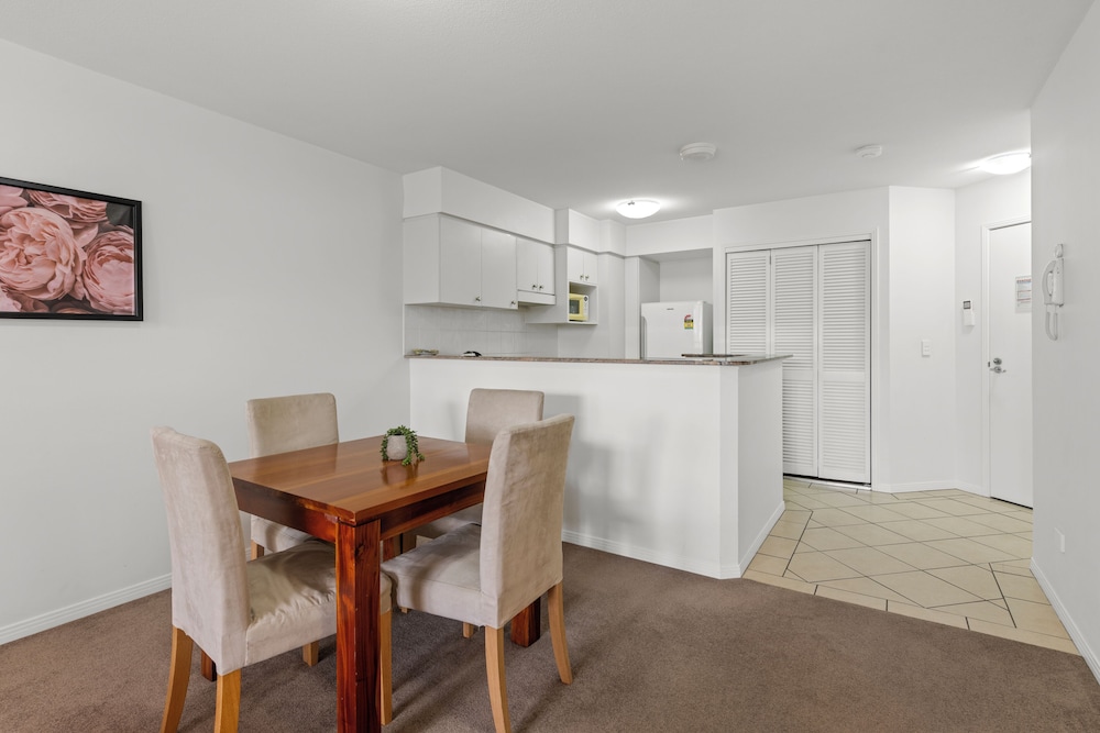 The Oasis Apartments 10/66