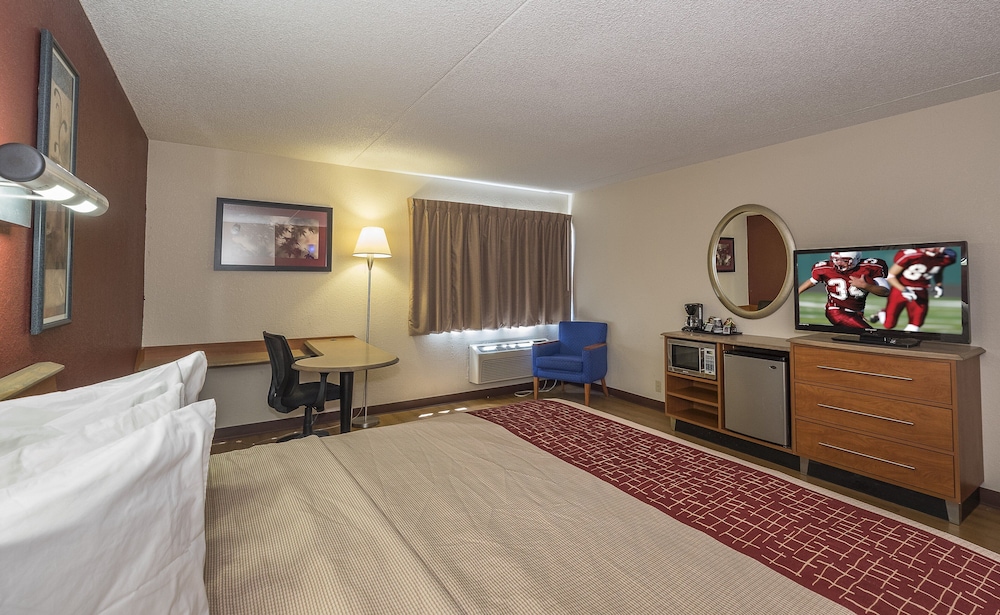 Red Roof Inn and Suites Cleveland - Elyria 2/64