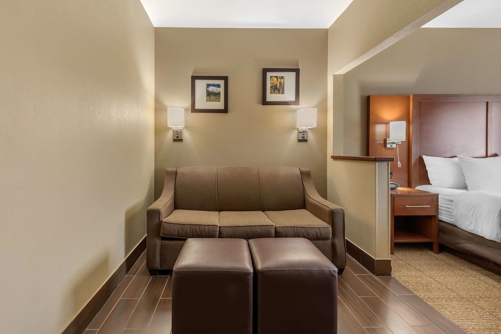 Comfort Suites Fort Collins Near University 27/35