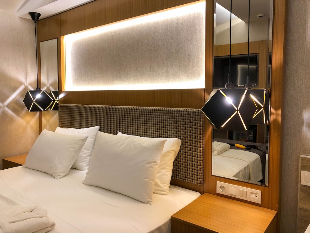 The Green Park Hotel 24/50