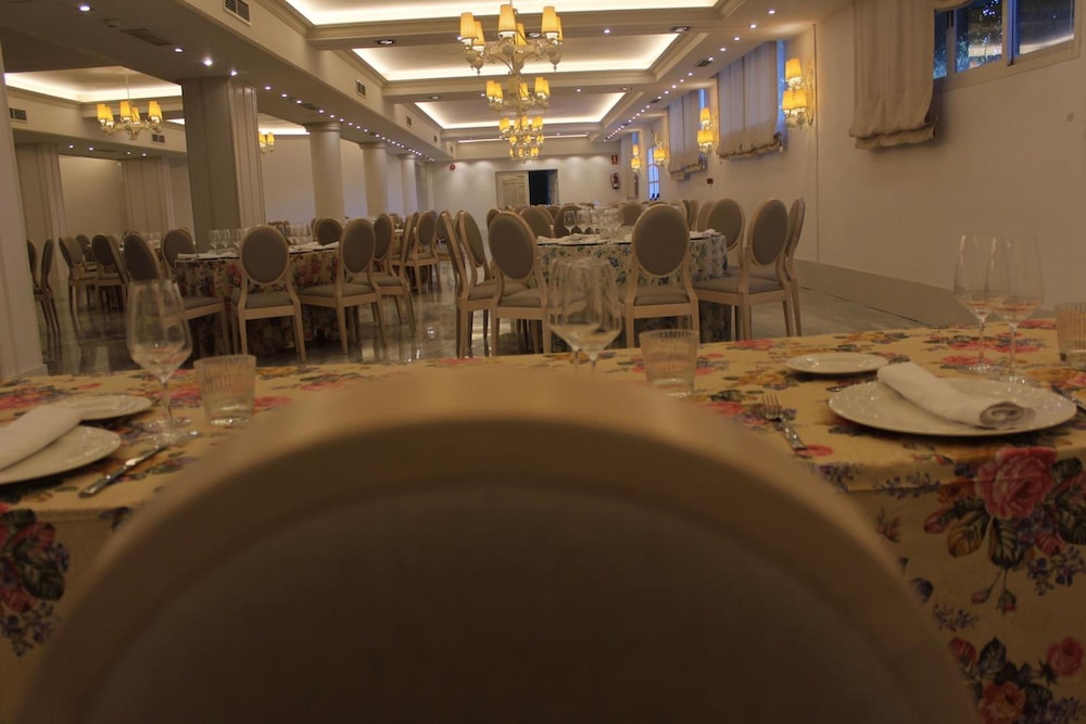 Hotel Reyes Ziries 51/63