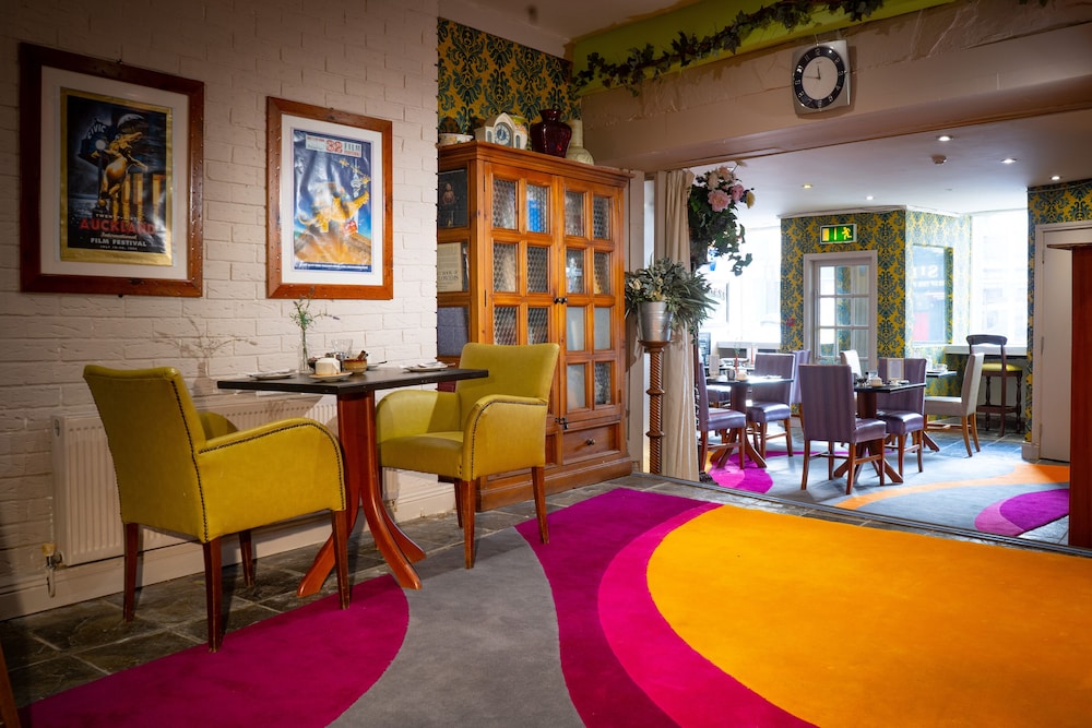 Ashley Hotel 38/60