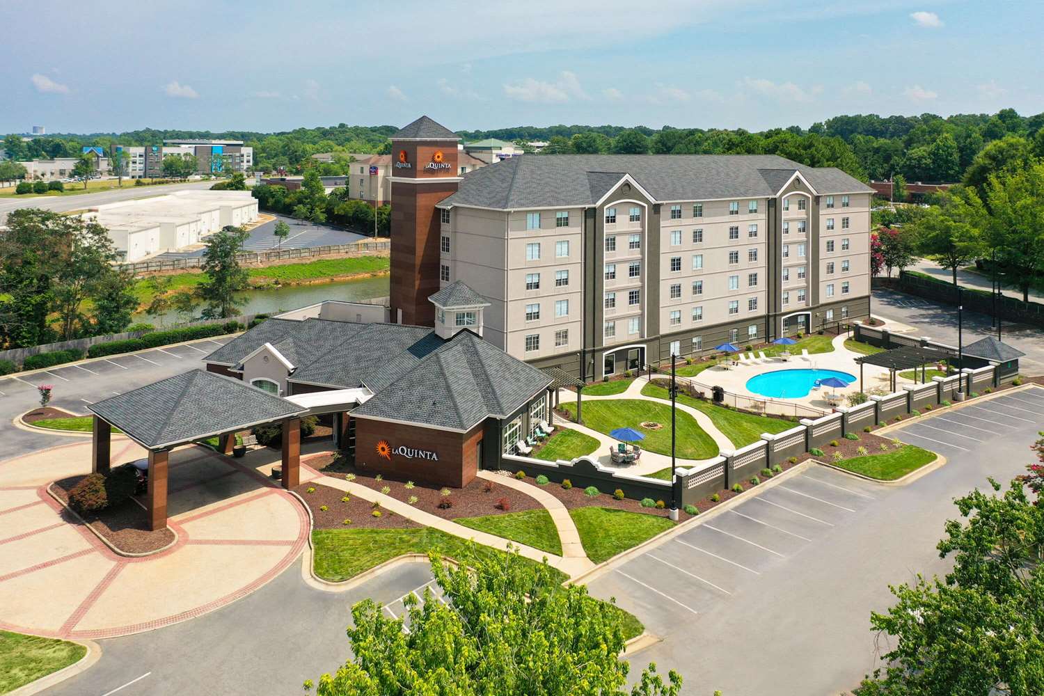 La Quinta Inn & Suites by Wyndham Greensboro NC 4/55