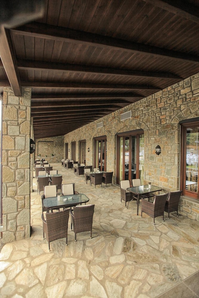 Grand Meteora Hotel 50/60