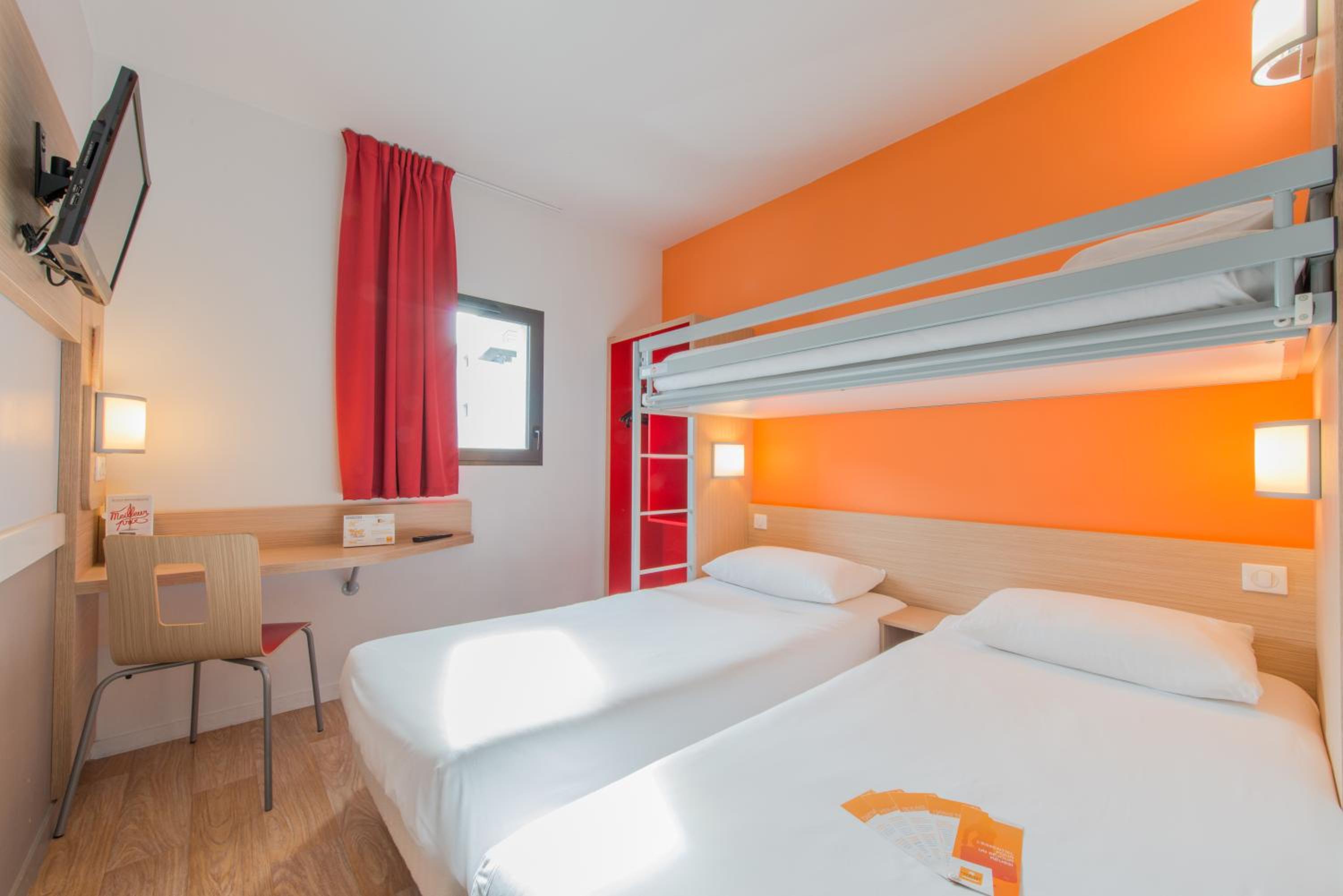 ROOM, TRIPLE, TWIN BEDS, BUNK BED