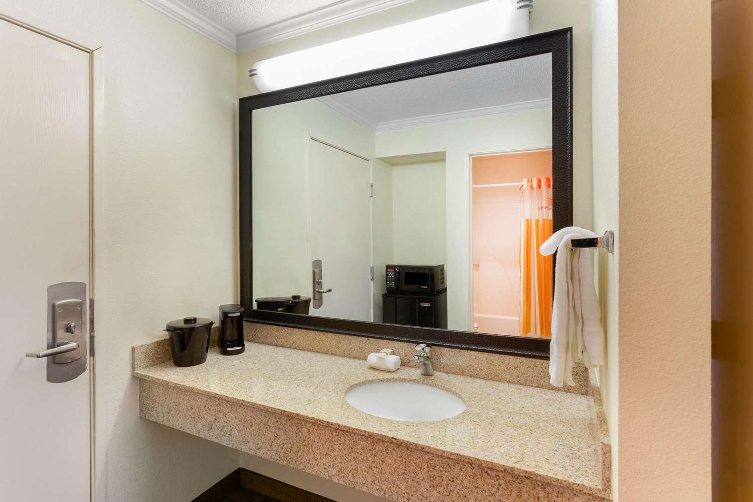 La Quinta Inn Chicago Willowbrook 23/24