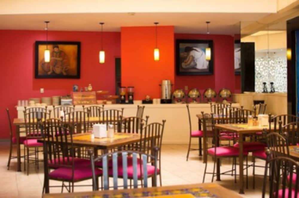 Real Azteca Hotel 18/25