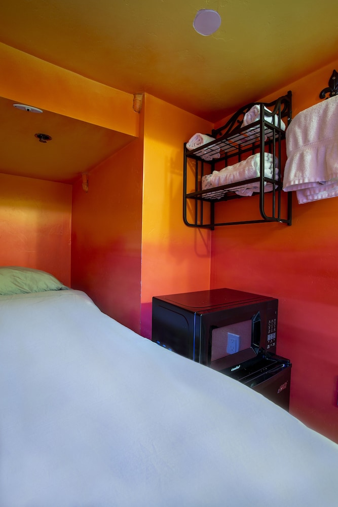 Nomads Hotel 25/67