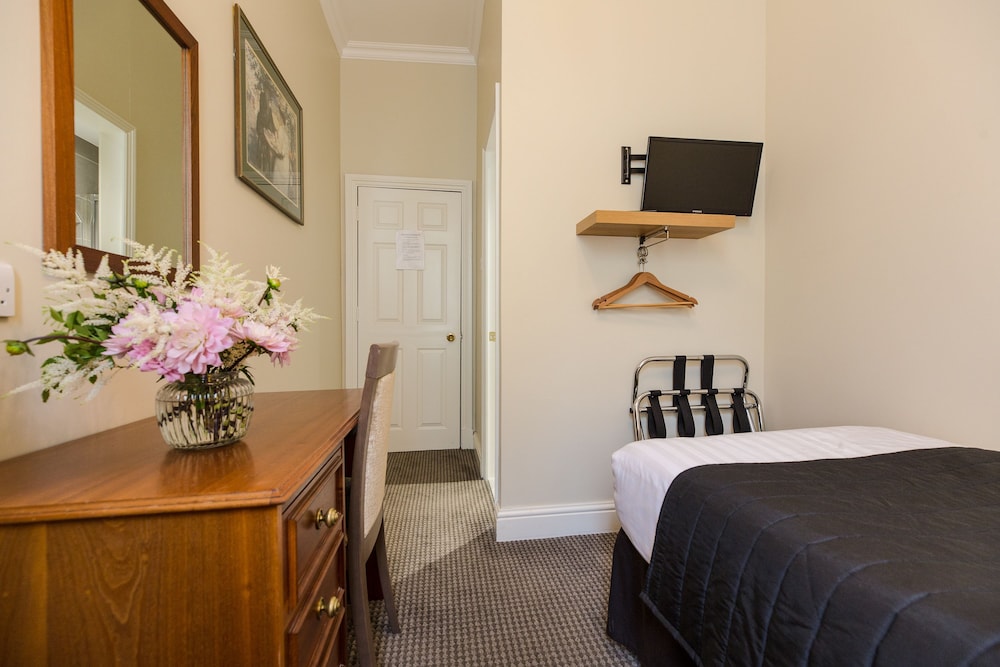 Kensington Gardens Hotel 24/38