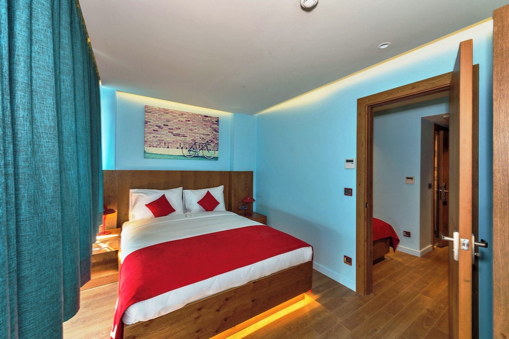 2 BEDROOMS, COMFORT