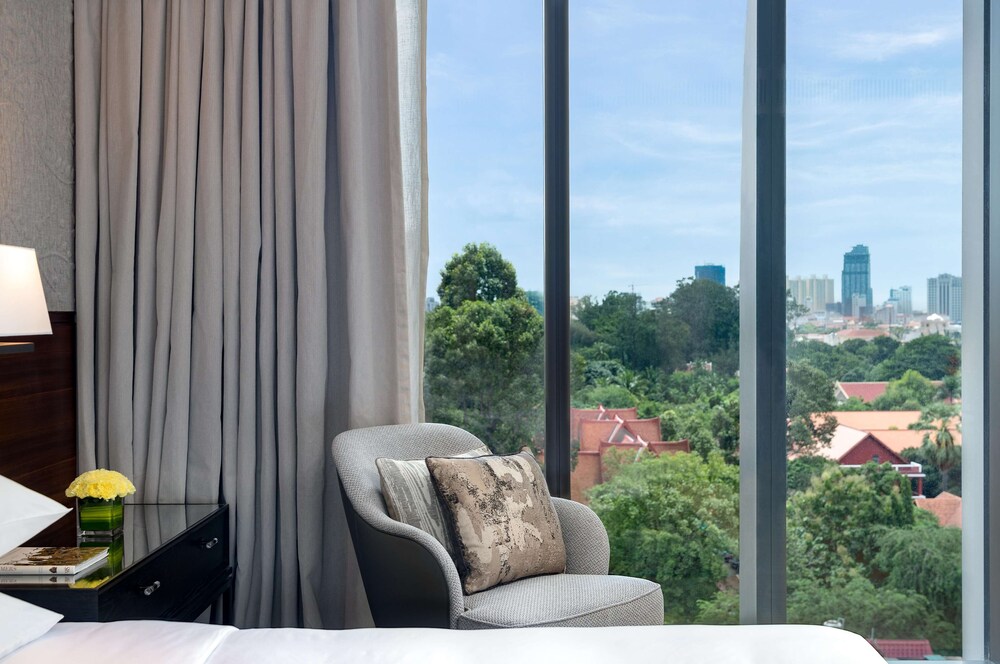 Hyatt Regency Phnom Penh 34/72