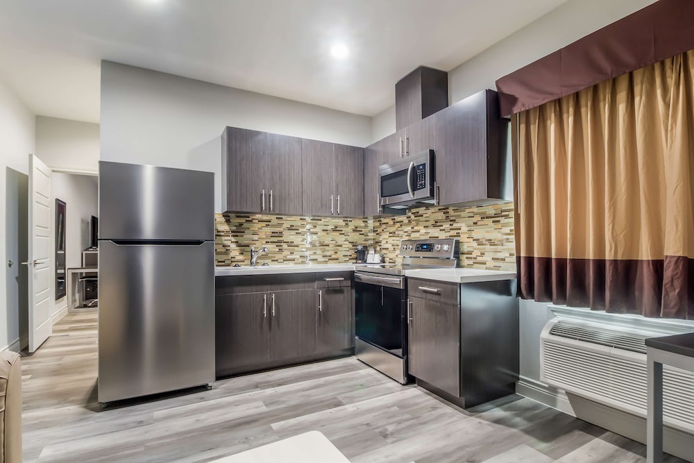 Studio6 Deer Park, TX 5/34