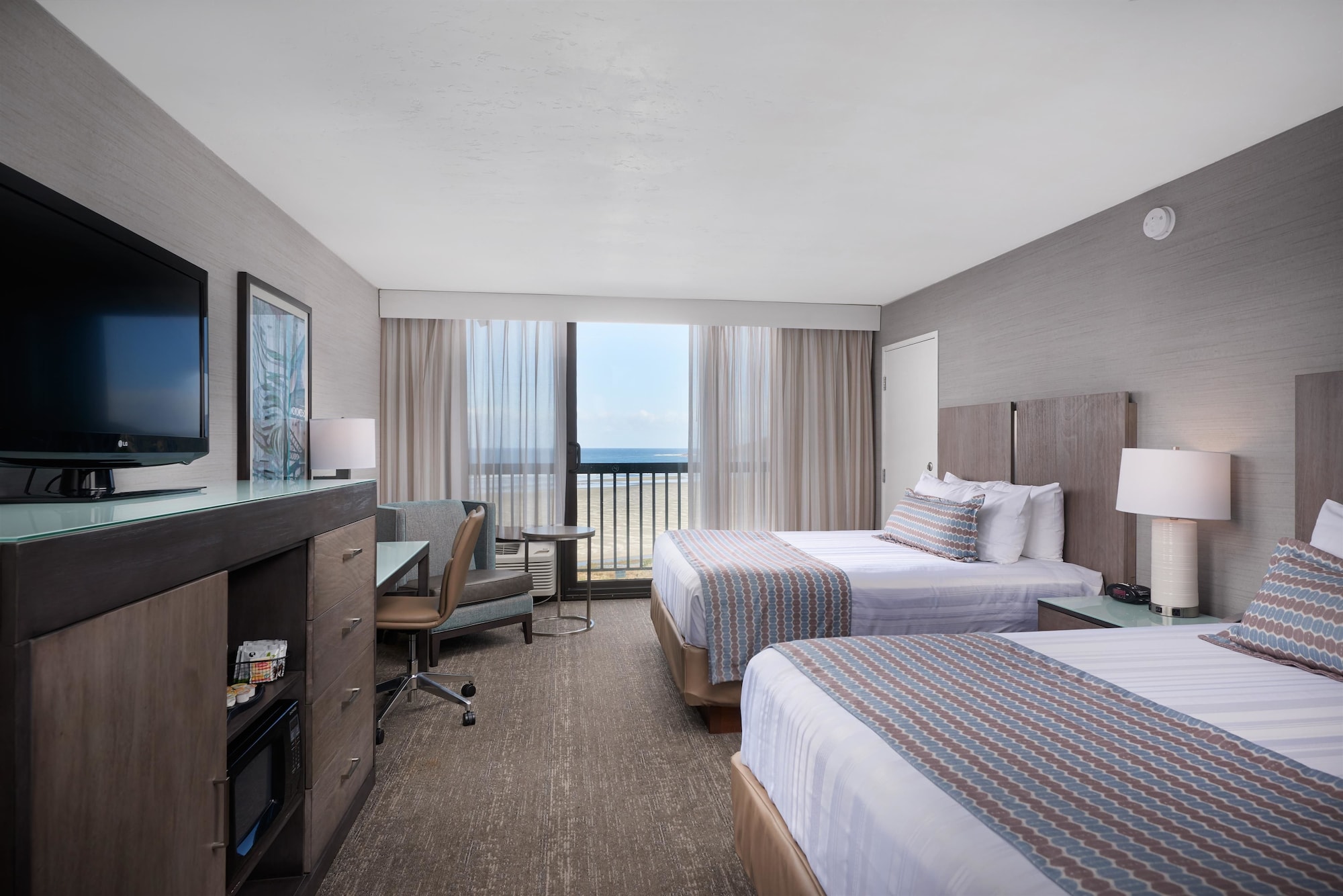 غرفة قياسية بسريرين كوين بإطلالة على البحر، Best Western Plus Agate Beach Inn 2/7