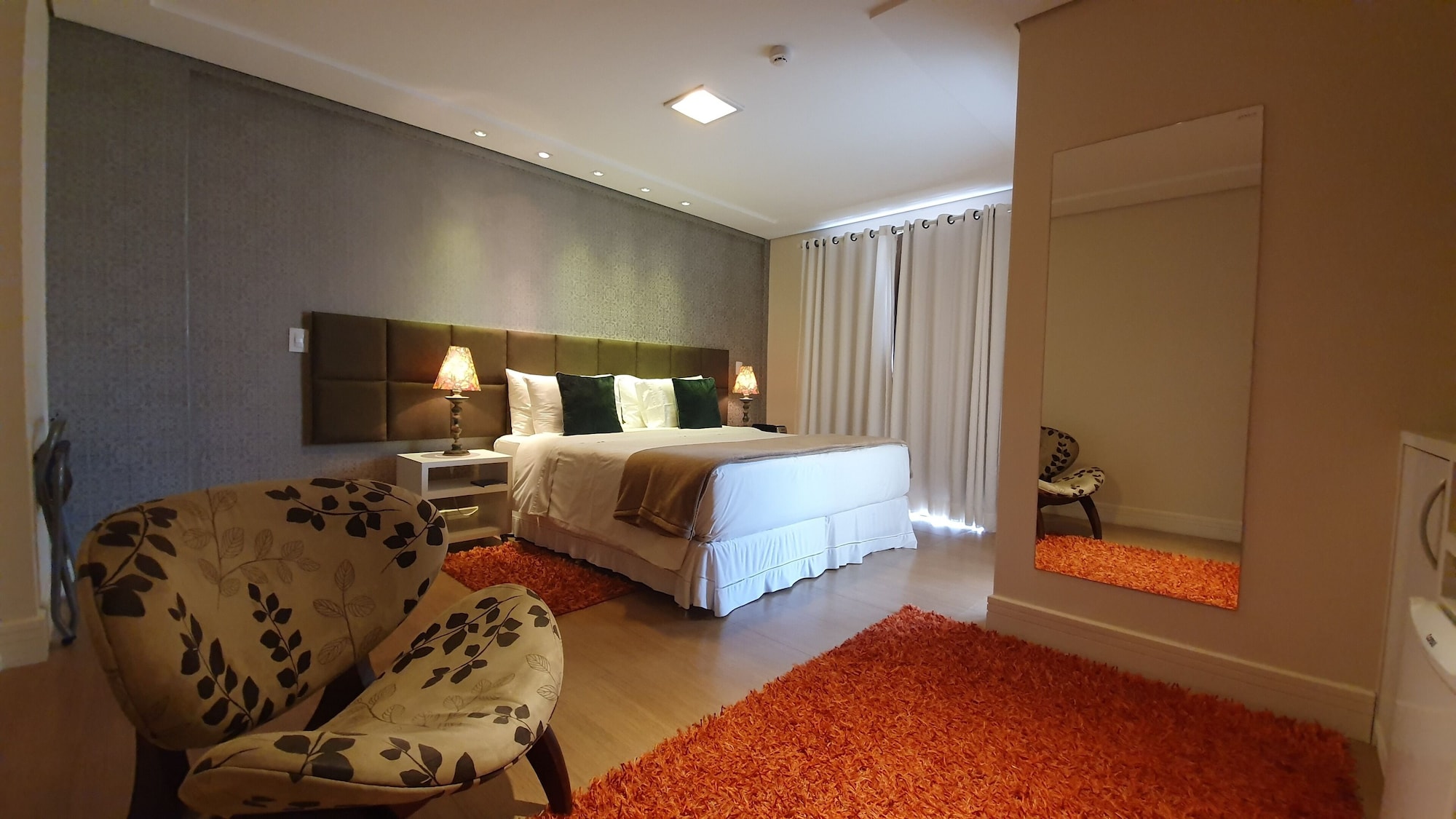 MASTER, SUITE