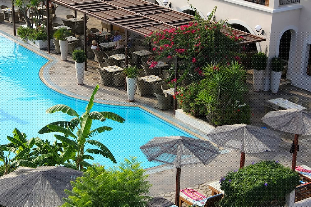 Peridis Family Resort 10/75
