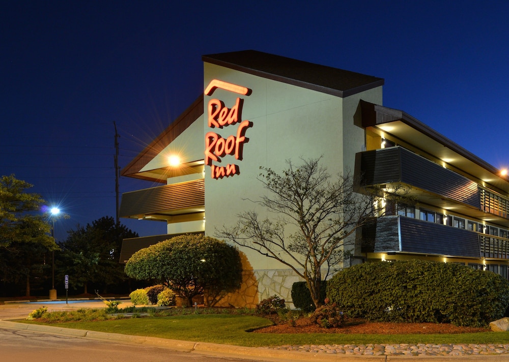 Super 8 by Wyndham Deerfield/Northbrook 1/23