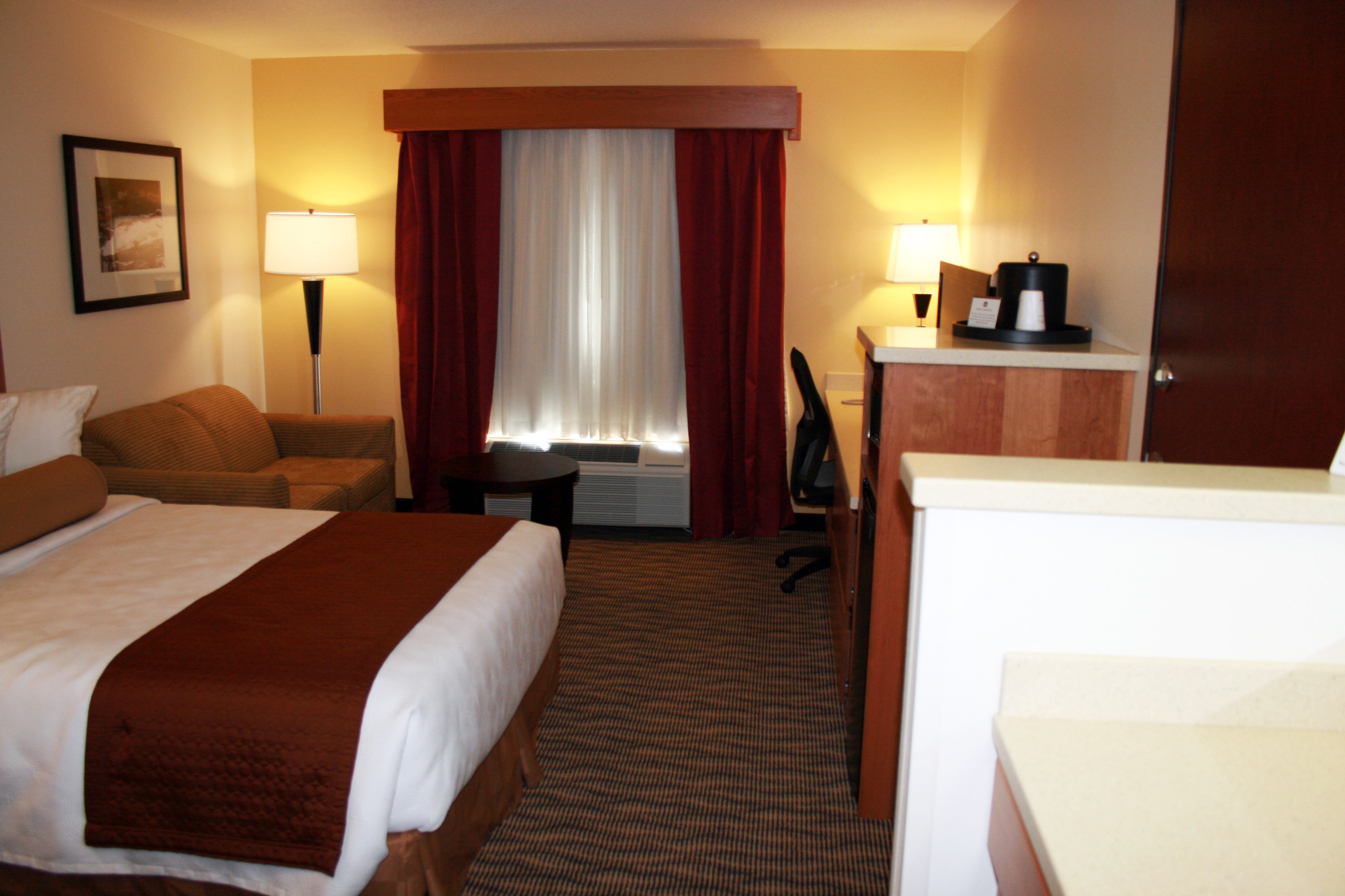 Best Western Plus Park Place Inn & Suites 28/76
