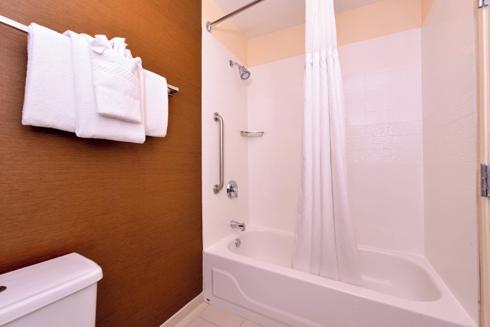 Fairfield Inn By Marriott Louisville North 57/58