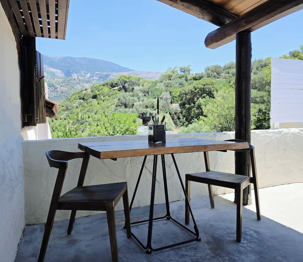 Monastery Estate Guesthouse 34/48